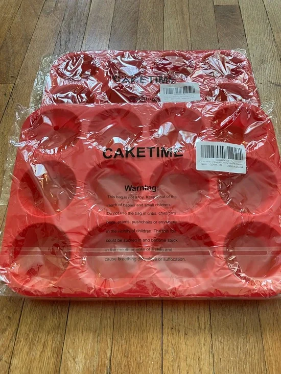 NWT Silicone Muffin Tins 2-12 count trays - Picture 2 of 4